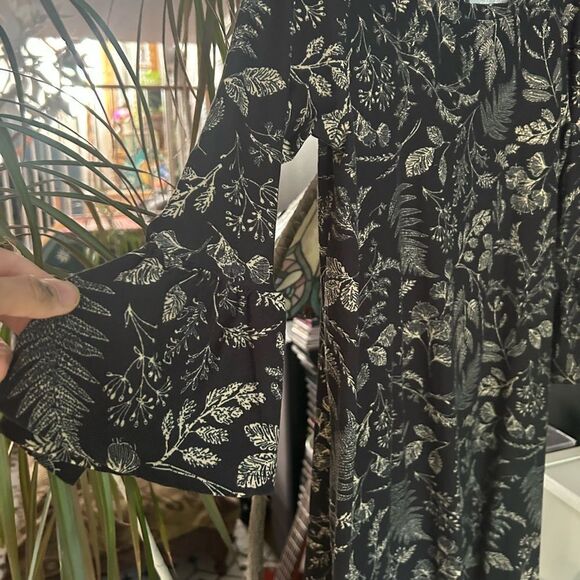 2 Dye 4 Chic Long Sleeve Black and Gold Floral Dress - Picture 9 of 16